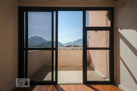 Sala de apartamento à venda com 2 quartos, 63m² em Barra da Tijuca, Rio de Janeiro