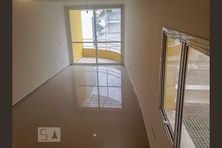 Casa de condomínio à venda com 117m², 3 quartos e 2 vagasSala