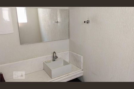 Casa de condomínio à venda com 135m², 3 quartos e 3 vagas Casa de condomínio à venda com 135m², 3 quartos e 3 vagasBanheiro