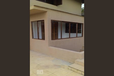 Casa à venda com 240m², 4 quartos e 2 vagas Casa à venda com 240m², 4 quartos e 2 vagasFachada