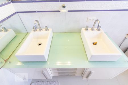 Apartamento à venda com 124m², 3 quartos e 1 vagaBanheiro do quarto 2