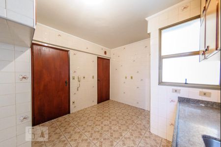 Apartamento para alugar com 149m², 3 quartos e 2 vagas Apartamento para alugar com 149m², 3 quartos e 2 vagasCozinha