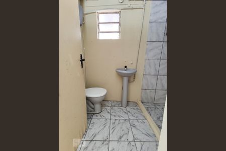 Banheiro de casa para alugar com 2 quartos, 60m² em Rondônia, Novo Hamburgo
