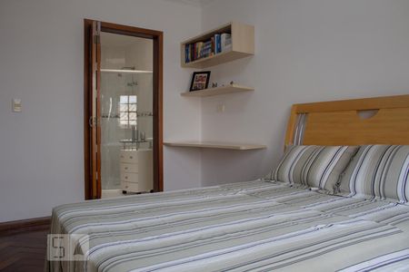 Casa à venda com 225m², 3 quartos e 3 vagasSuíte 2