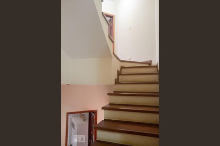 Casa à venda com 225m², 3 quartos e 3 vagasEscada