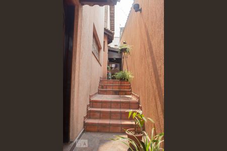 Casa à venda com 225m², 3 quartos e 3 vagasEscada