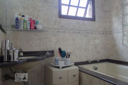 Casa à venda com 225m², 3 quartos e 3 vagasBanheiro da Suíte 1