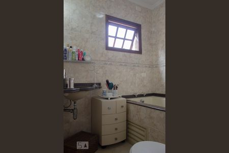 Casa à venda com 225m², 3 quartos e 3 vagasBanheiro da Suíte 1