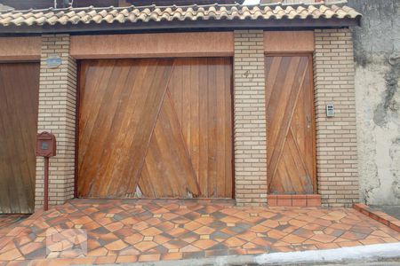 Casa à venda com 225m², 3 quartos e 3 vagasFachada