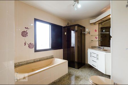 Apartamento para alugar com 320m², 3 quartos e 4 vagas Apartamento para alugar com 320m², 3 quartos e 4 vagasBanheiro da suíte 1