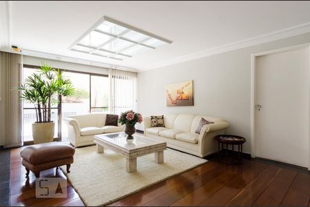 Apartamento para alugar com 320m², 3 quartos e 4 vagas Apartamento para alugar com 320m², 3 quartos e 4 vagasHall social