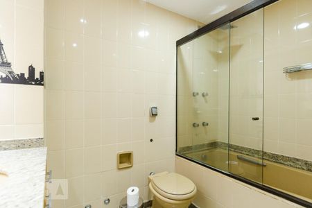Apartamento para alugar com 320m², 3 quartos e 4 vagas Apartamento para alugar com 320m², 3 quartos e 4 vagasBanheiro da suíte 2