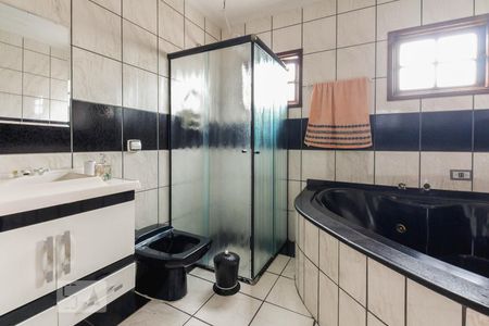 Banheiro Suite 1 de casa à venda com 5 quartos, 390m² em Vila Bertioga, São Paulo