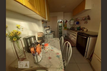 Apartamento à venda com 132m², 2 quartos e 2 vagas Apartamento à venda com 132m², 2 quartos e 2 vagasCozinha