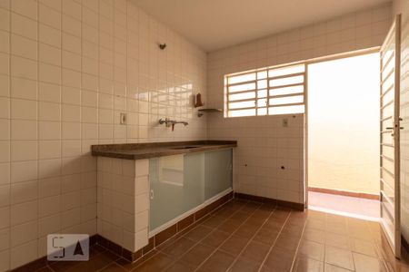 Cozinha de casa à venda com 3 quartos, 100m² em Vila Universitária, São Paulo