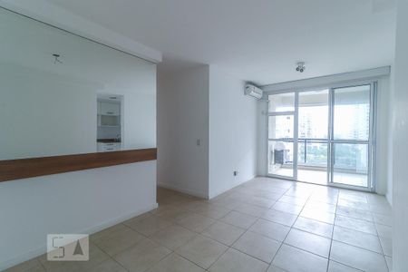 Sala de apartamento para alugar com 2 quartos, 70m² em Jacarepaguá, Rio de Janeiro