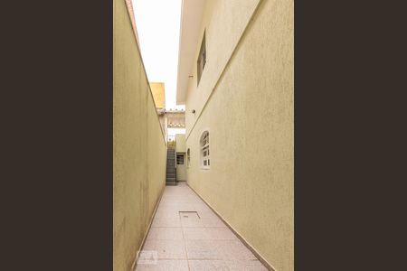 Casa para alugar com 240m², 3 quartos e 3 vagasCorredor externo 