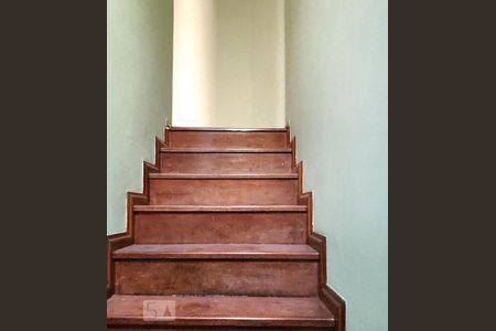 Escada de casa para alugar com 3 quartos, 156m² em Vila Santista, São Paulo