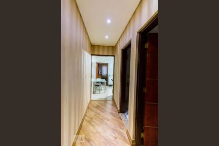 Casa de condomínio à venda com 280m², 4 quartos e 2 vagasBanheiro Corredor