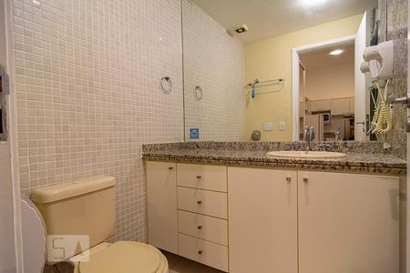Banheiro Social de apartamento à venda com 1 quarto, 56m² em Gragoatá, Niterói