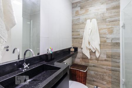 Banheiro de kitnet/studio para alugar com 1 quarto, 40m² em Vila Uberabinha, São Paulo