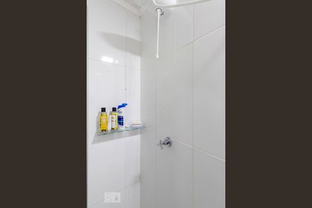 Banheiro de kitnet/studio para alugar com 1 quarto, 40m² em Vila Uberabinha, São Paulo