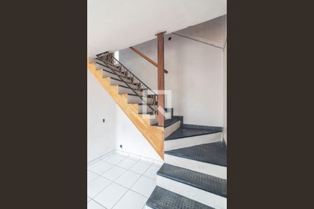 Escada de casa à venda com 3 quartos, 137m² em Vila Eldízia, Santo André