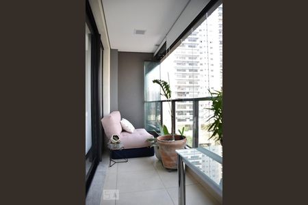 Studio à venda com 37m², 1 quarto e 1 vaga Studio à venda com 37m², 1 quarto e 1 vagaVaranda