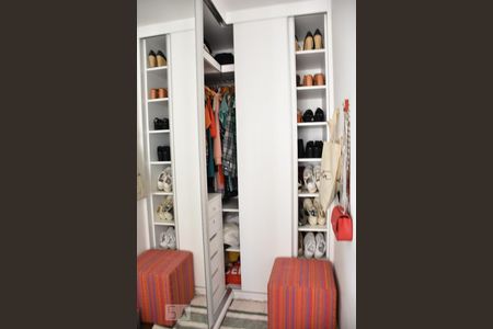 Closet de kitnet/studio à venda com 1 quarto, 37m² em Campo Belo, São Paulo