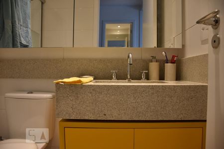 Banheiro de kitnet/studio à venda com 1 quarto, 37m² em Campo Belo, São Paulo