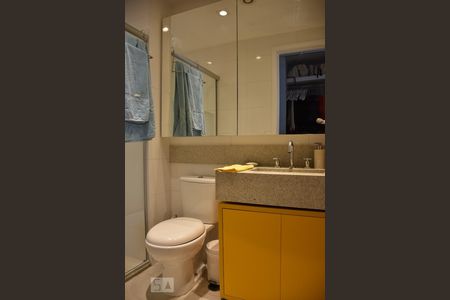 Banheiro de kitnet/studio à venda com 1 quarto, 37m² em Campo Belo, São Paulo