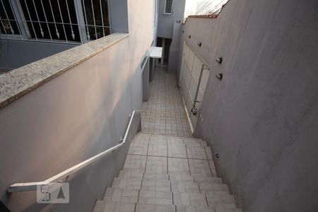 Casa à venda com 169m², 3 quartos e 2 vagasEscada