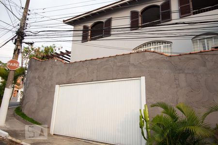 Casa à venda com 169m², 3 quartos e 2 vagasFachada