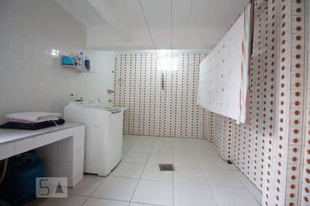 Casa à venda com 169m², 3 quartos e 2 vagasLavanderia