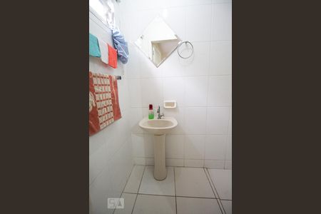 Casa à venda com 169m², 3 quartos e 2 vagasBanheiro