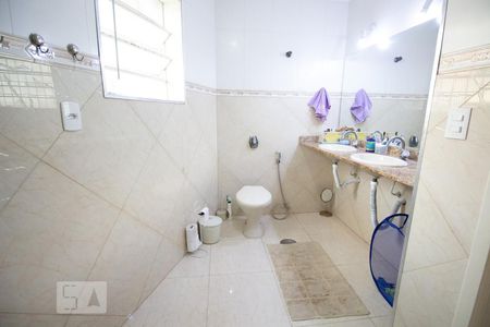 Casa à venda com 169m², 3 quartos e 2 vagasBanheiro