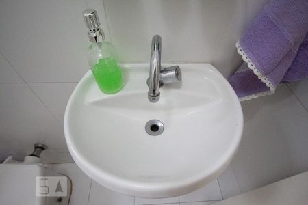 Casa à venda com 169m², 3 quartos e 2 vagasBanheiro