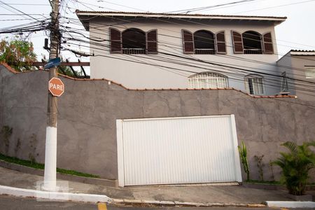 Casa à venda com 169m², 3 quartos e 2 vagasFachada