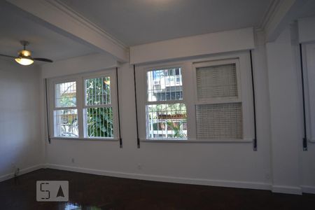 Apartamento à venda com 110m², 2 quartos e sem vagaSala