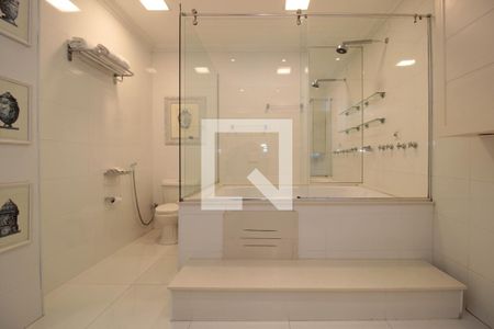 Apartamento para alugar com 140m², 3 quartos e 1 vaga Apartamento para alugar com 140m², 3 quartos e 1 vagaBanheiro da Suíte