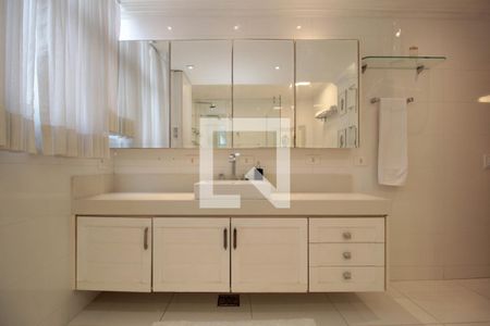 Apartamento para alugar com 140m², 3 quartos e 1 vaga Apartamento para alugar com 140m², 3 quartos e 1 vagaBanheiro da Suíte