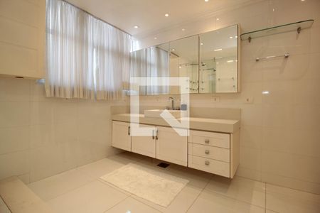 Apartamento para alugar com 140m², 3 quartos e 1 vaga Apartamento para alugar com 140m², 3 quartos e 1 vagaBanheiro da Suíte