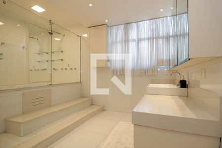 Apartamento para alugar com 140m², 3 quartos e 1 vaga Apartamento para alugar com 140m², 3 quartos e 1 vagaBanheiro da Suíte