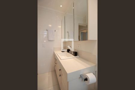 Apartamento para alugar com 140m², 3 quartos e 1 vaga Apartamento para alugar com 140m², 3 quartos e 1 vagaBanheiro