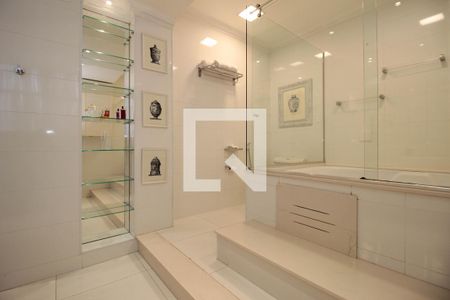 Apartamento para alugar com 140m², 3 quartos e 1 vaga Apartamento para alugar com 140m², 3 quartos e 1 vagaBanheiro da Suíte