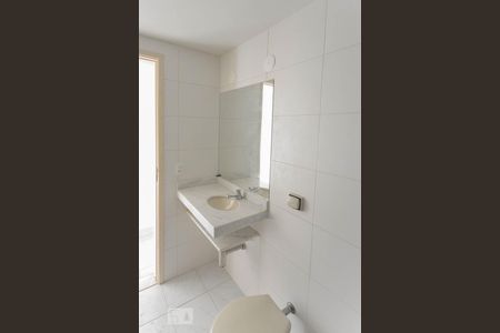 Apartamento à venda com 80m², 2 quartos e 1 vaga Apartamento à venda com 80m², 2 quartos e 1 vagaBanheiro
