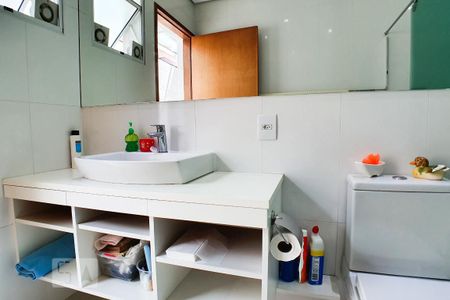 Casa à venda com 200m², 3 quartos e 2 vagasBanheiro