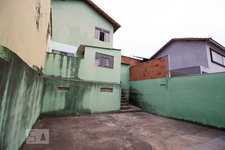 Casa à venda com 250m², 2 quartos e sem vaga Casa à venda com 250m², 2 quartos e sem vagaQuintal