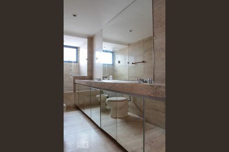 Apartamento à venda com 380m², 4 quartos e 4 vagasBanheiro do Quarto 1 - Suíte