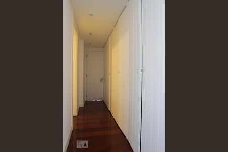 Apartamento à venda com 380m², 4 quartos e 4 vagasQuarto 4 - Suíte